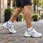 کتانی new balance530  سفید خط سورمه ای زیره pu کیفیت بسیار بالا